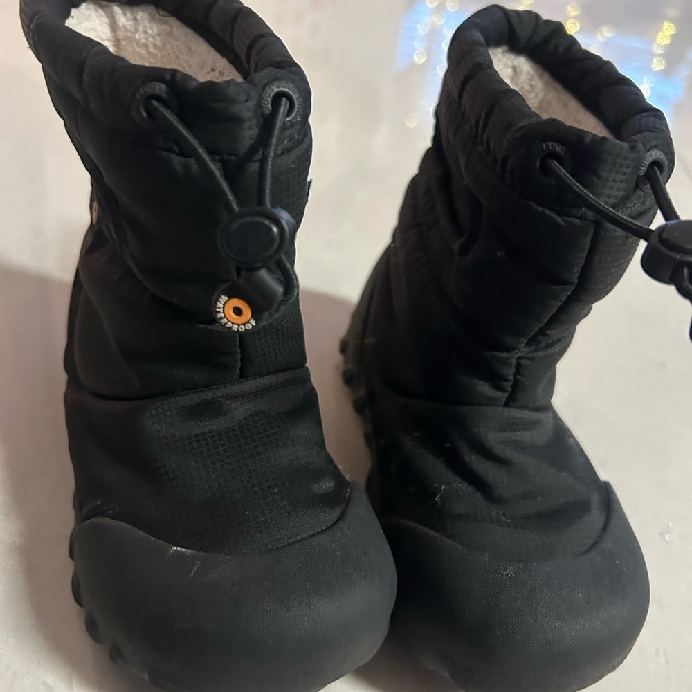 Black Insulated Ankle Boots with Drawstring Closure